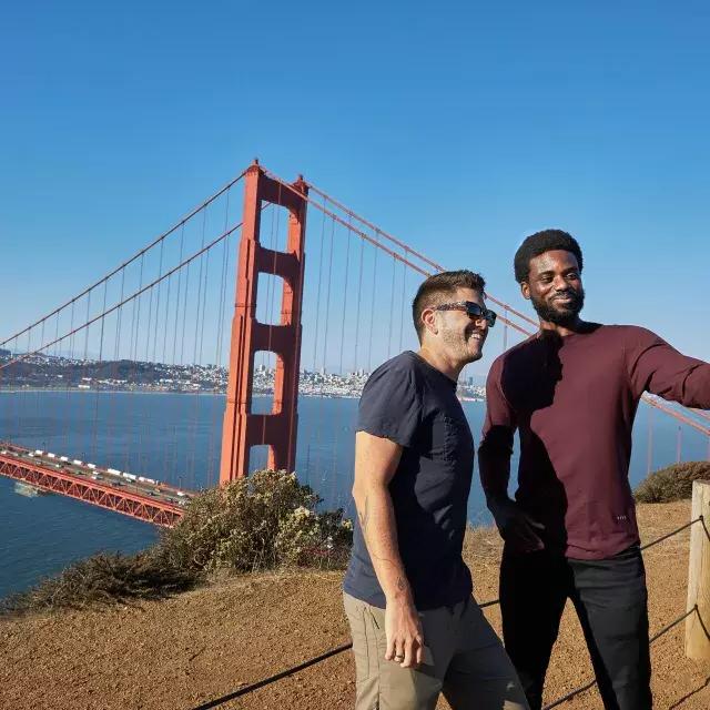 Scattare selfie al Golden Gate Bridge
